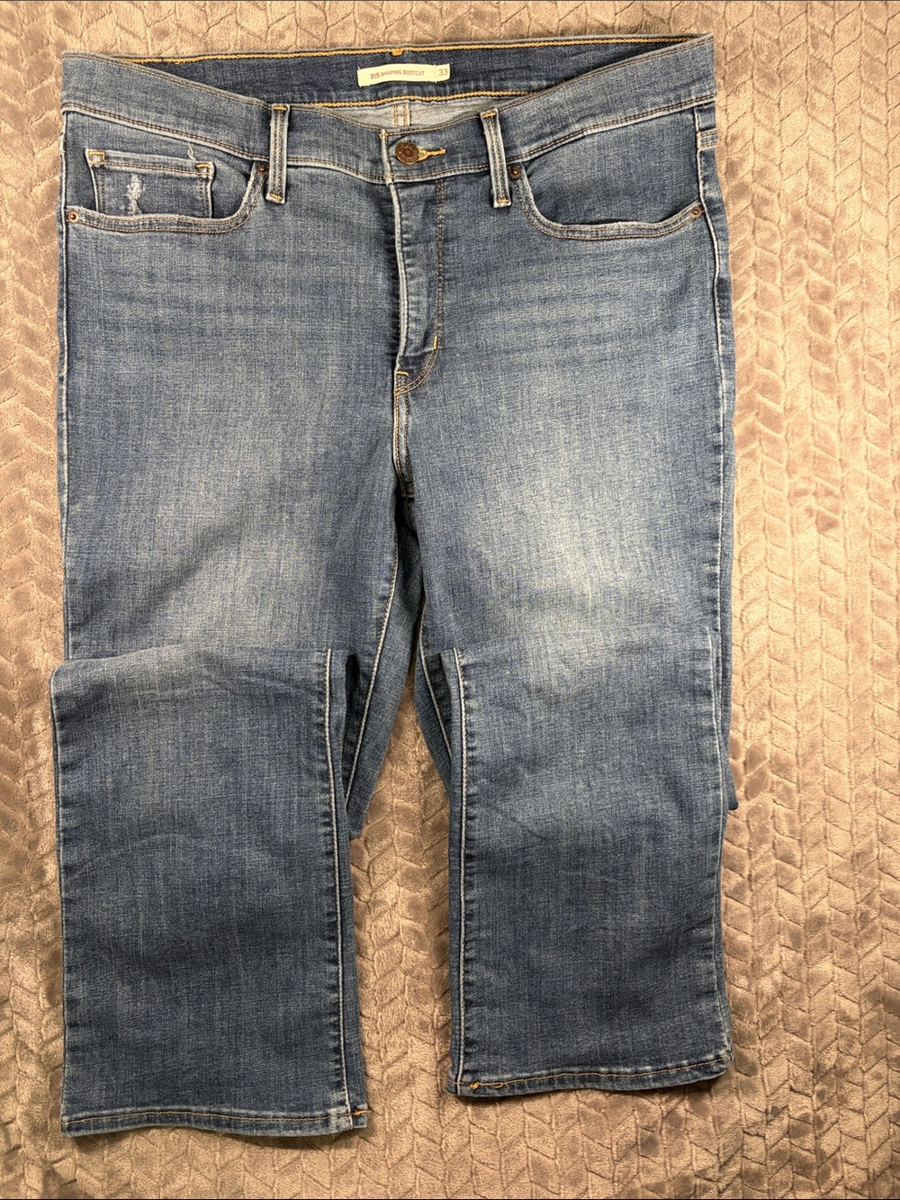 VGUC Women’s 315 Shaping Bootcut Stretch Denim Jeans in Light Blue 33 x 32